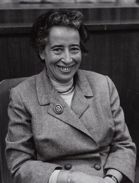 Hannah Arendt auf dem 1. Kulturkritikerkongress, Barbara Niggl Radloff, FM-2019-1-5-9-16 (cropped)