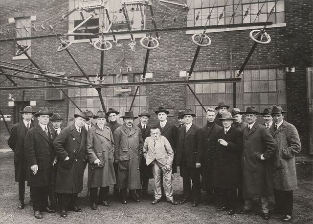 Albert Einstein with engineers and scientists - RCA radio station - Hagley Archives - restoration1