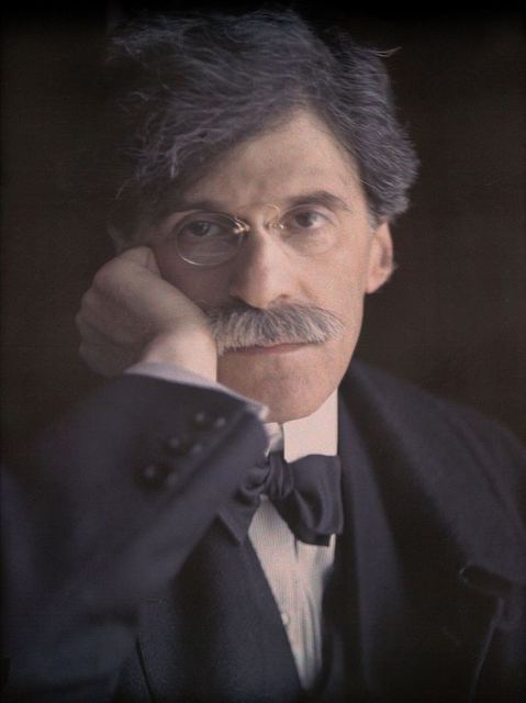 Stieglitz 1907c autochrome self-portrait